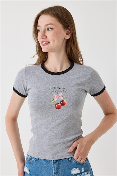 Kadın Dar Kesim Kiraz Baskılı Kısa Kollu Tshirt Gri