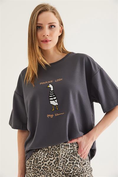 Bisiklet Yaka Oversize Baskılı Tshirt Füme