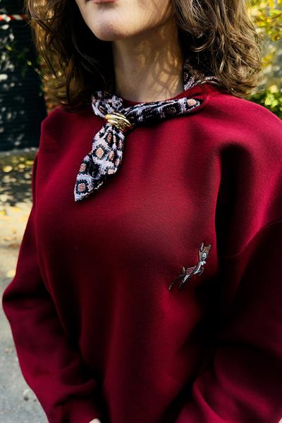 Kadın Fular Detaylı Ceylan Nakışlı Üç İplik Şardonlu Sweatshirt Bordo