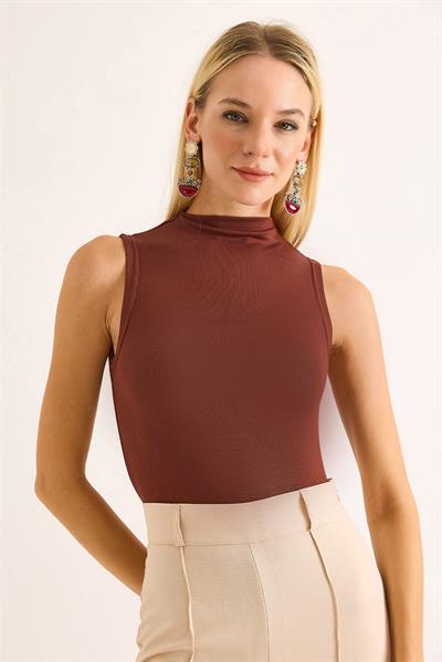 Kadın Dik Yaka Kolsuz Bluz Kahverengi
