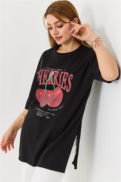 Kadın Kiraz Baskılı Yanları Yırtmaçlı Bisiklet Yaka Tshirt  Siyah