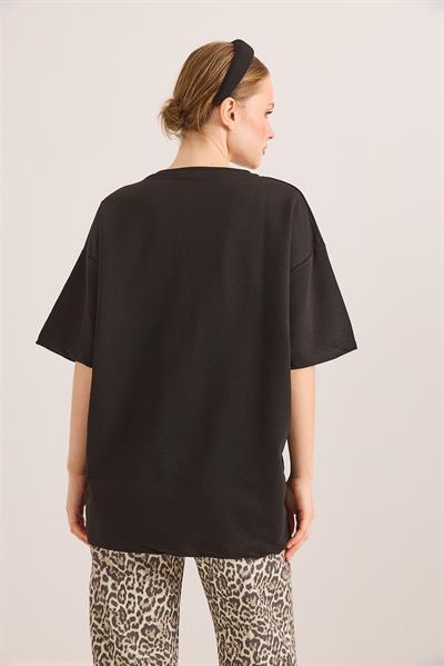 Kiraz Nakışlı Oversize Rahat Kalıp Tshirt Siyah