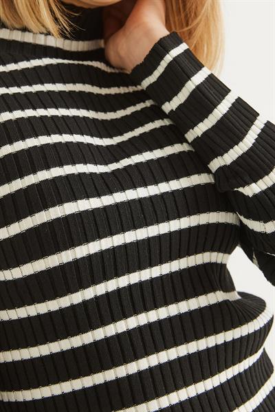 Yarım Balıkçı Yaka  Mevsimlik Triko Kazak Siyah Beyaz