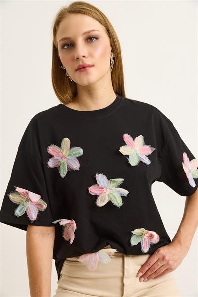 Çiçek Motifli Rahat Kesin Kadın Tshirt Siyah
