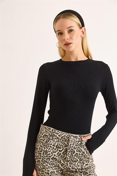 Kadın Parmak Geçirmeli Uzun Kollu Düz BLuz Siyah 