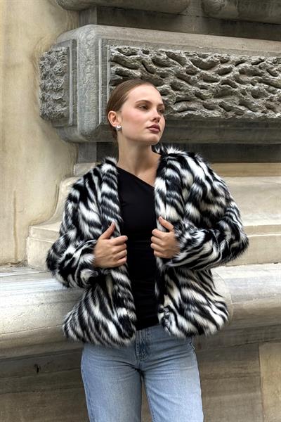 Zebra Desen Suni Kürk Kadın Mont 