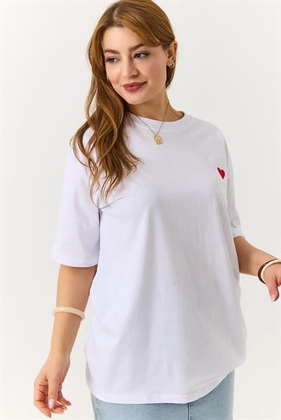 Kadın Kalp Nakışlı Bisiklet Yaka Tshirt Beyaz