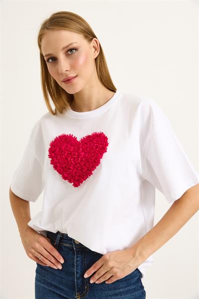 Kalp Detaylı Bisiklet Yaka Kadın Tshirt Beyaz