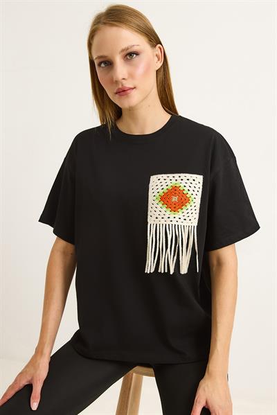 Püsküllü Nakışlı Bisiklet Yaka Basic Tshirt Siyah 