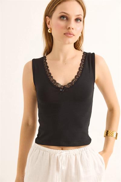 Dantel Detaylı Kolsuz Top Bluz Siyah