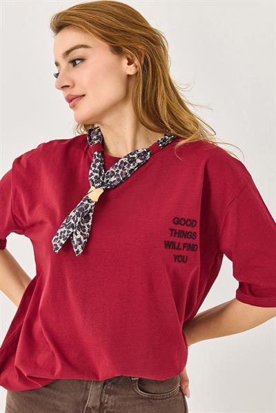 Kadın Fularlı Yazı Nakışlı Oversize Tshirt Bordo