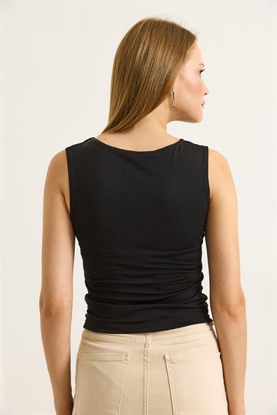 Bisiklet Yaka Aksesuar Detaylı Kadın Bluz Siyah