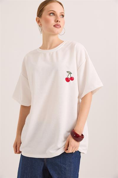 Kiraz Nakışlı Oversize Rahat Kalıp Tshirt Beyaz