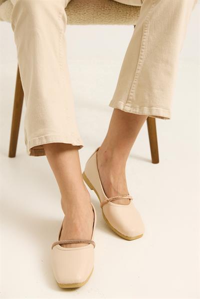 Oval Burun Taş Detaylı Kadın Babet Bej