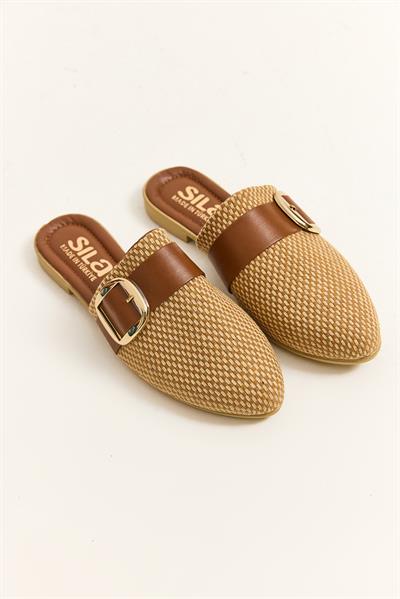 Önü Kapalı Aksesuarlı Terlik Kahverengi