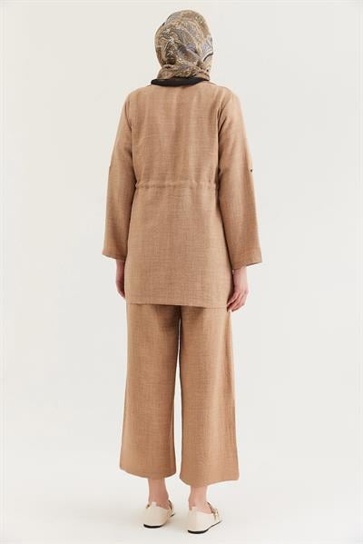Bel Bağlamalı Ceketli Keten Takım Bej