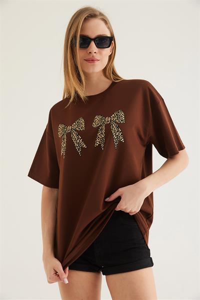 Kurdele Baskı Detaylı Basic Tshirt Kahverengi