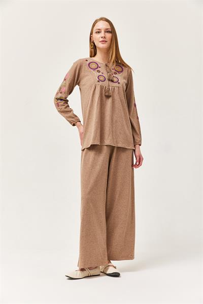 Hera Kumaş Önü ve Kolları İşlemeli İkili Takım Vizon