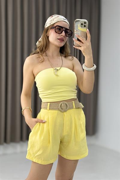 Kadın Hasır Kemerli Tensel Kumaş Astarsız Minii Şort Sarı