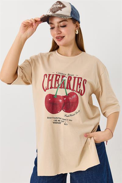 Kadın Kiraz Baskılı Yanları Yırtmaçlı Bisiklet Yaka Tshirt Krem