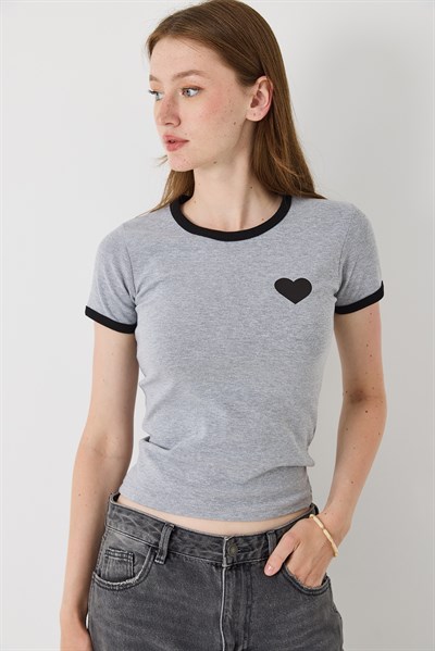 Kadın Dar Kesim Kalp Baskı Kısa Kol Tshirt Gri