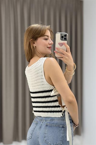 Yandan Bağlamalı Sİyah Beyaz Triko Yelek