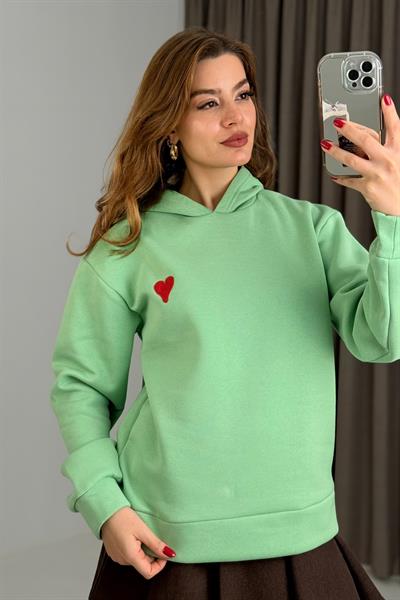 Üç İplik Su Yeşili Kalp Nakışlı Şardonlu Kangru Cepli Kapişonlu Sweat