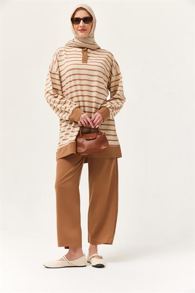 Yakası Düğmeli Çizgili İkili Takım Vizon