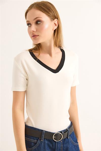 V Yaka  Kısa Kollu Kadın Kısa Tshirt Beyaz