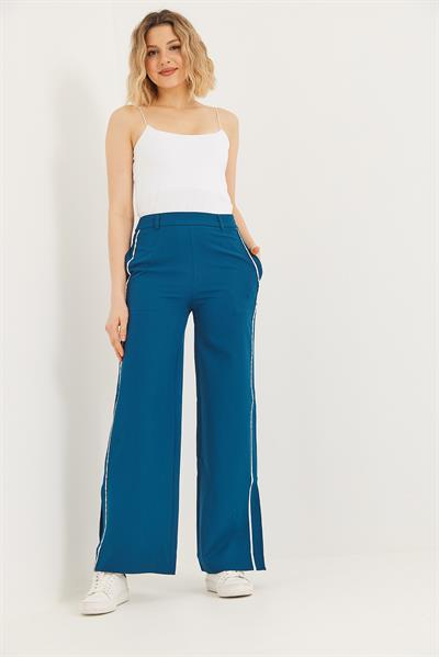 Paça Yırtmaç Detaylı Şeritli Pantolon Petrol