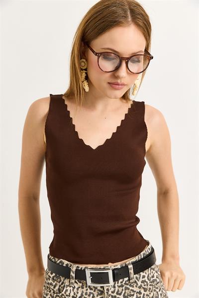 Merdiven Yaka Triko Atlet Kahverengi