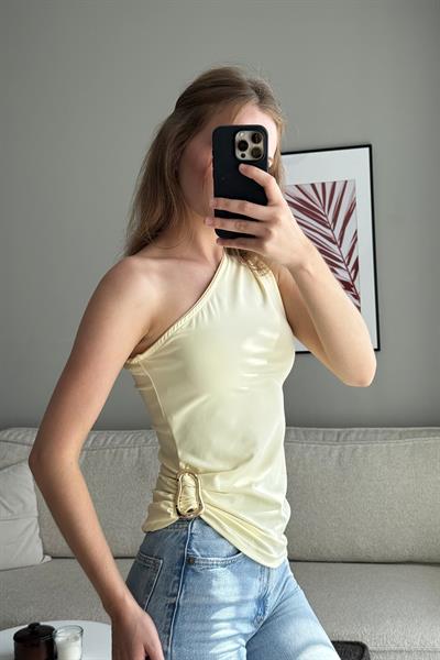 Yanı Aksesuar Detaylı Straplez Ottoman Bluz Sarı