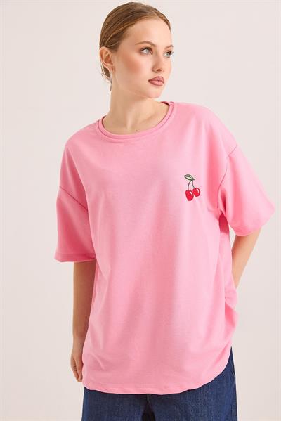 Kiraz Nakışlı Oversize Rahat Kalıp Tshirt Pembe