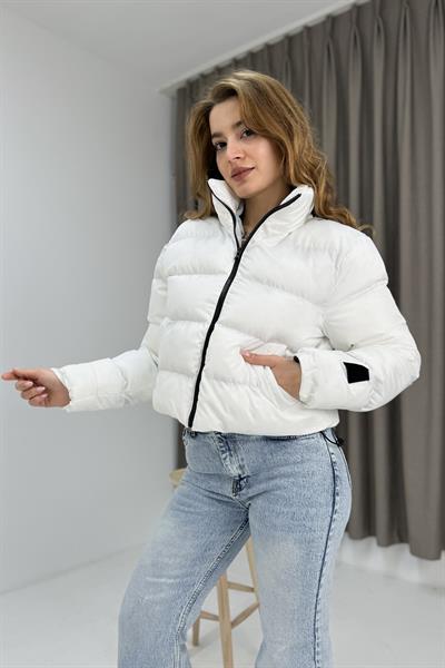 Kadın Dik Yaka Kısa Şişme Mont  Beyaz