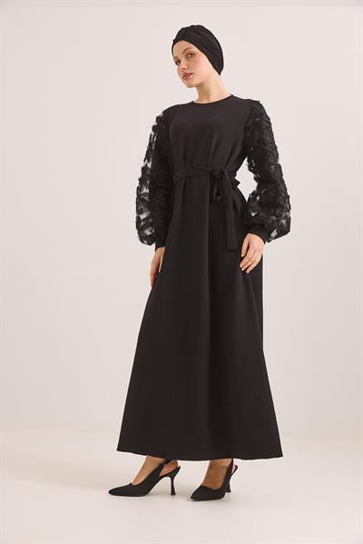 Kollları Çiçekli Tül Detaylı Kemerli Örme Elbise Siyah