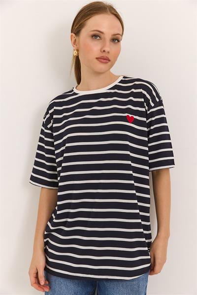 Kalp Nakışlı Yumuşak Dokulu Rahat Kalıp Örme Viskon Tshirt Lacivert