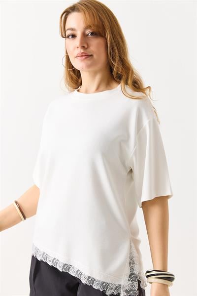 Kadın Asimetrik Dantel Detaylı Bisiklet Yaka Tshirt Beyaz