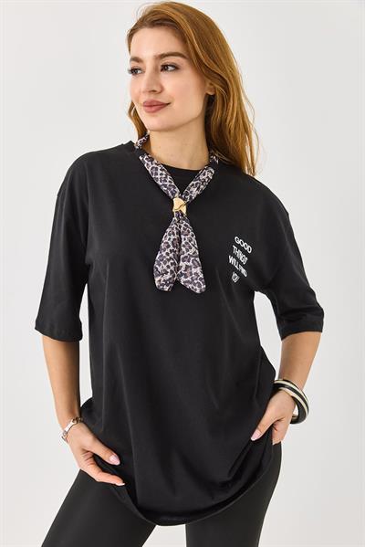 Kadın Fularlı Yazı Nakışlı Oversize Tshirt Siyah