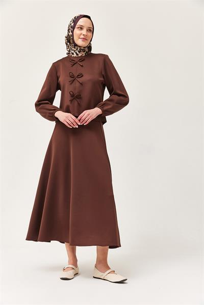 Önü Fiyonklu Etekli Scuba İkili Takım Kahverengi