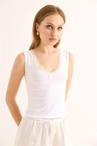 Dantel Detaylı Kolsuz Top Bluz Beyaz