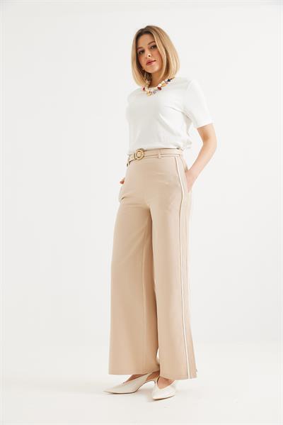 Paça Yırtmaç Detaylı Şeritli Pantolon Krem
