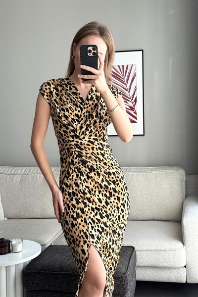Degaje Yaka Leoparlı Elbise