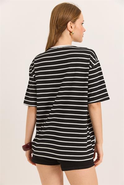 Kalp Nakışlı Yumuşak Dokulu Rahat Kalıp Örme Viskon Tshirt Siyah