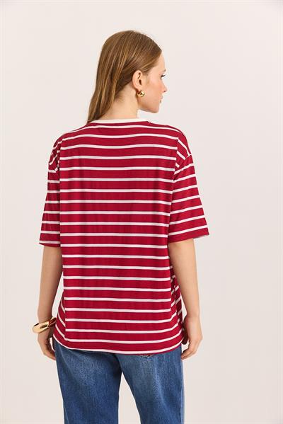 Kalp Nakışlı Yumuşak Dokulu Rahat Kalıp Örme Viskon Tshirt Kırmızı