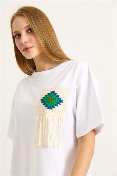 Püsküllü Nakışlı Bisiklet Yaka Basic Tshirt Beyaz