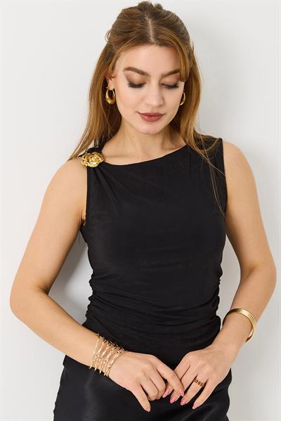 Kadın Toka Detaylı Sıfır Kol Bisiklet Yaka Beli Büzgülü Bluz Siyah