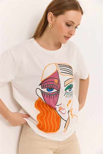 Makyajli Kadın Baskılı Yumuşak Dokulu Tshirt Beyaz
