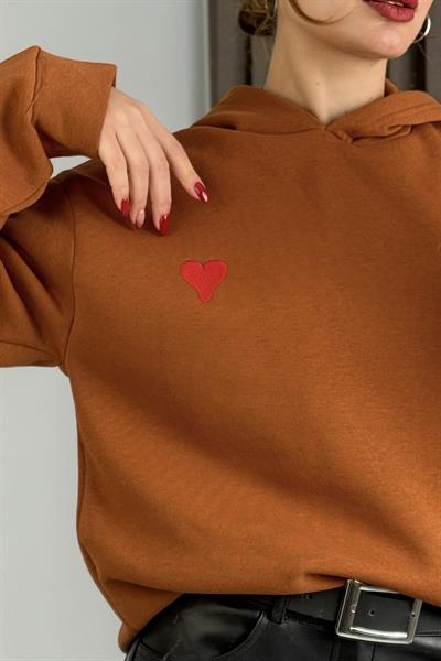 Üç İplik Kiremit Kalp Nakışlı Şardonlu Kapişonlu Sweat