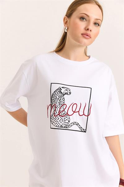 Baskı Nakış Detaylı Pamuk Süprem Rahat Kalıp  Beyaz Tshirt