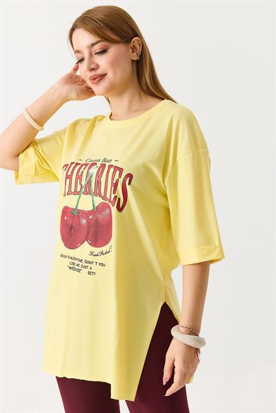 Kadın Kiraz Baskılı Yanları Yırtmaçlı Bisiklet Yaka Tshirt  Sarı